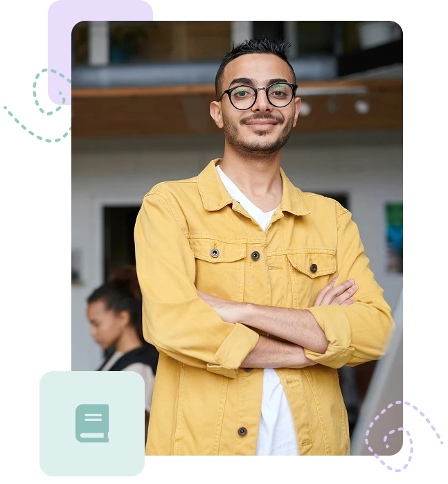 Trotse jonge ondernemer die met PayPacker werkt